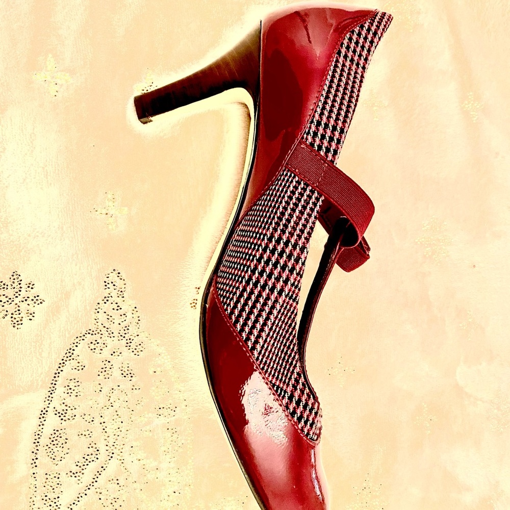 Circa Joan and David Pumps - Picture 2 of 4